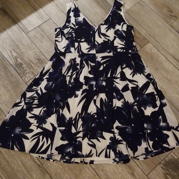 Floral print party dress - Picture 3 of 4